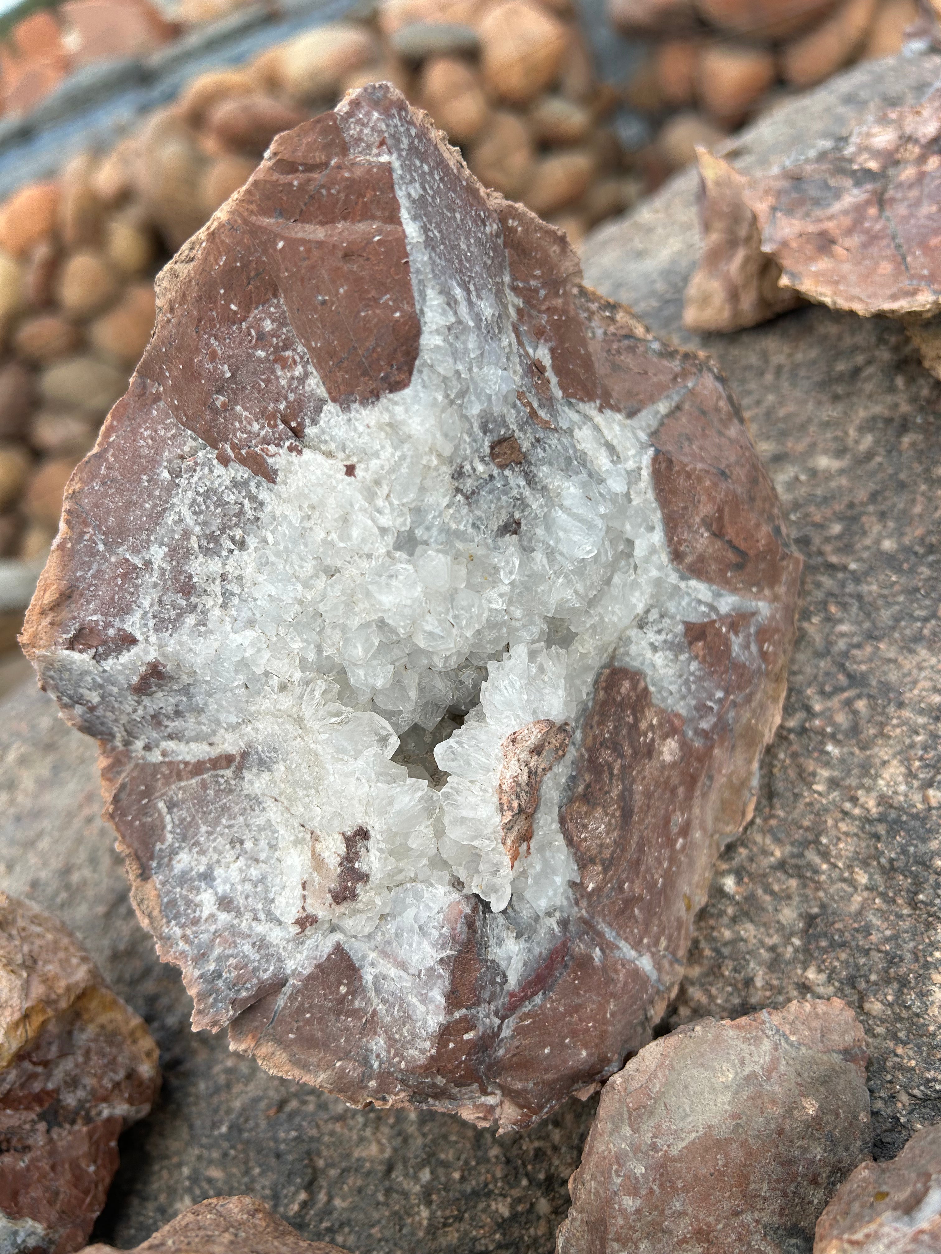 Geode – Low Desert Rock Supply Inc