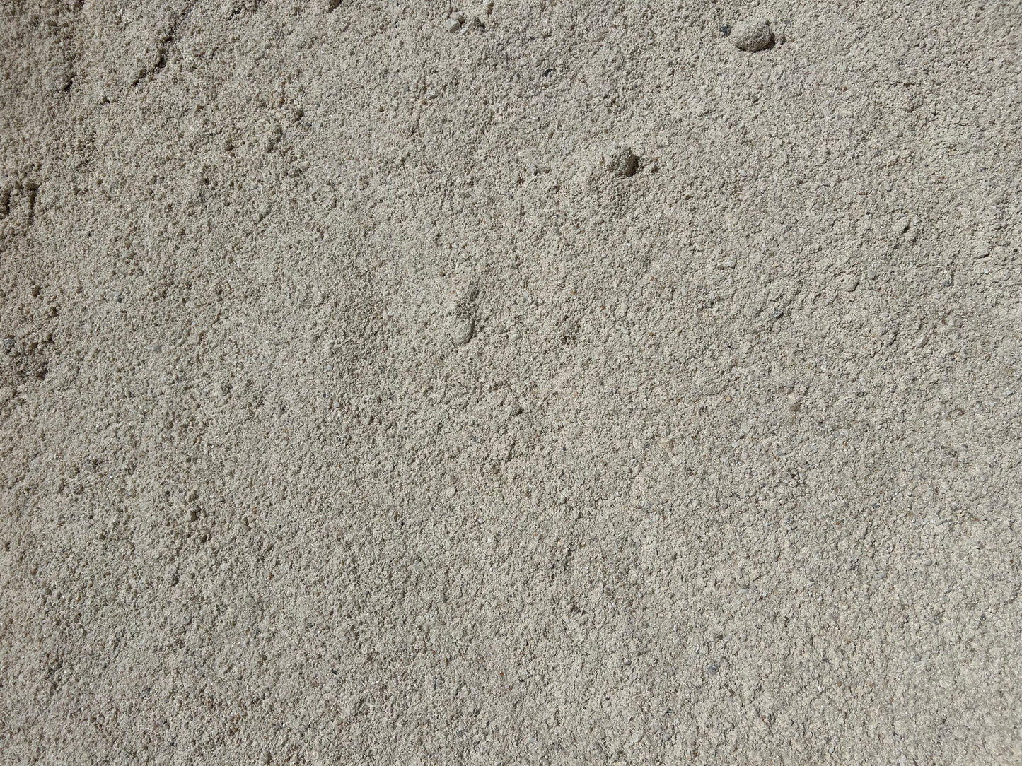 White decomposed granite with clean white and light gray tones